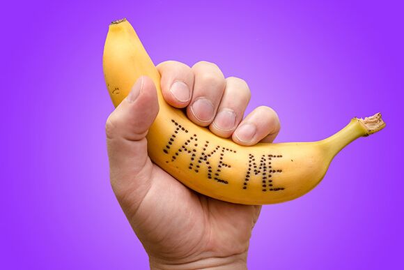 банан в ръка символизира пенис с увеличена глава